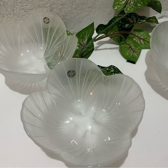 New Vintage 1980s Mikasa Frosted Scallop Shell 6" Salad Bowl Set of 4 G11 - Picture 3 of 9